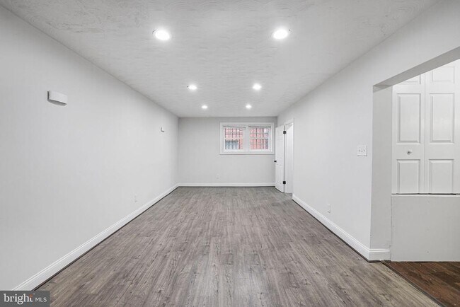 Building Photo - 3158 Westover Dr SE