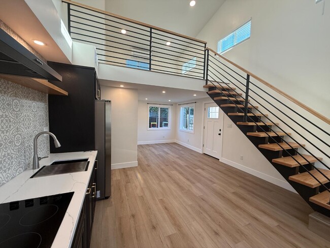 Building Photo - 811- 909 S Spruce Street