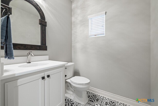 Building Photo - 1745 Alta Vista Loop