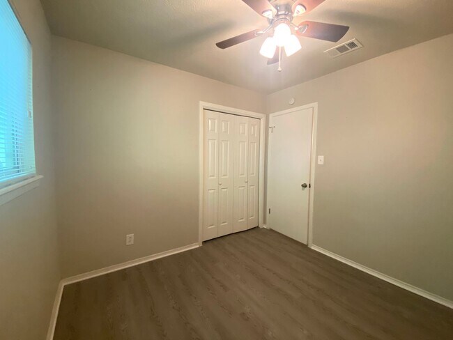 Building Photo - Brookside