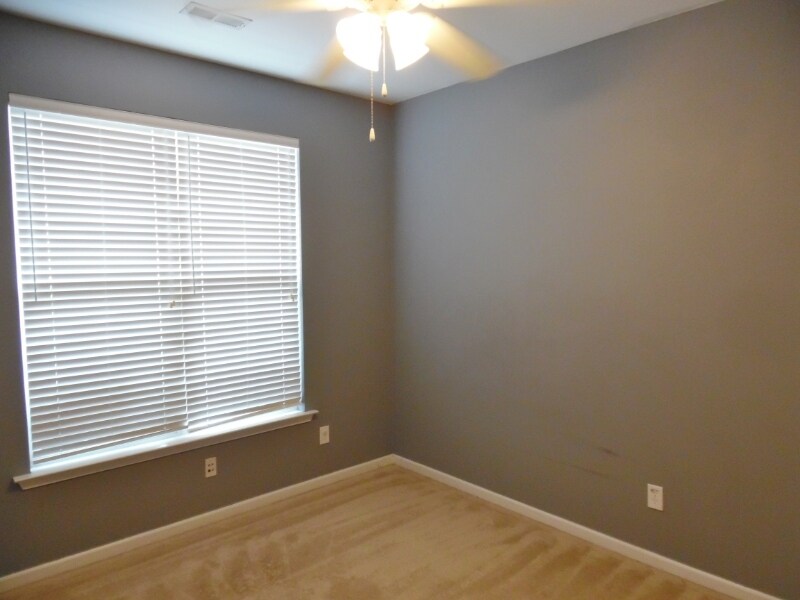 Building Photo - 422 Plamondon Dr