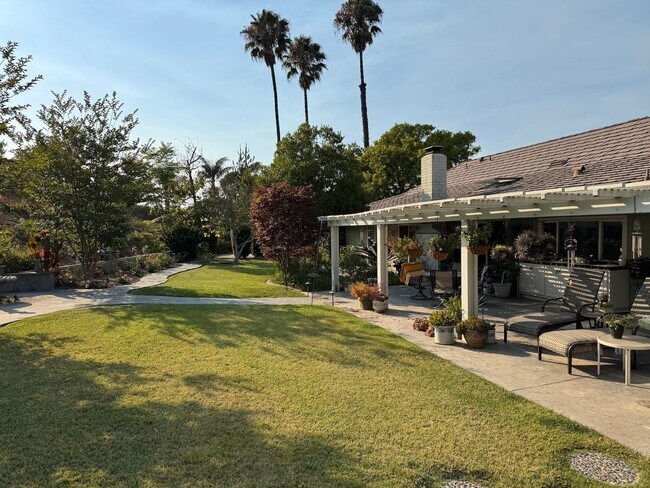 Building Photo - Exquisite Single-Story Retreat in Las Posas Estates