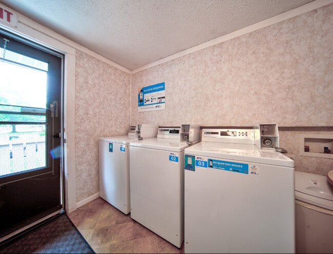 Building Photo - Victoria Square Apartments