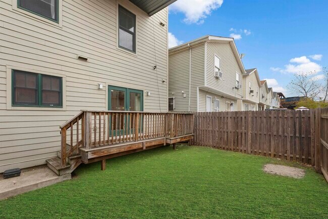 Building Photo - 439 Whiton St