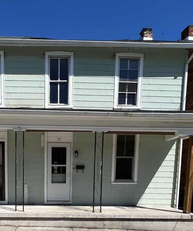 Building Photo - Coming Soon! Cozy 3 Bedroom, 1 Bath Home I...