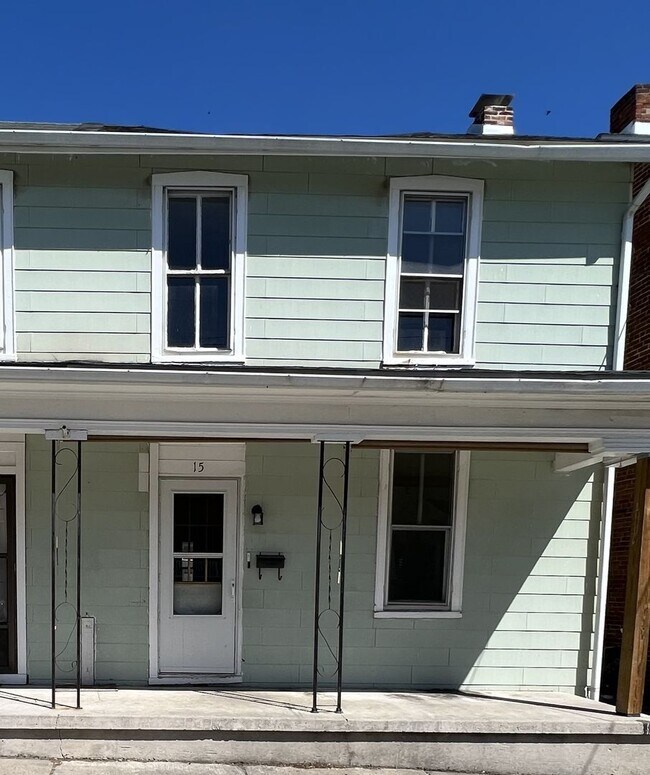 Primary Photo - Cozy 3 Bedroom, 1 Bath Home in Spring Grov...