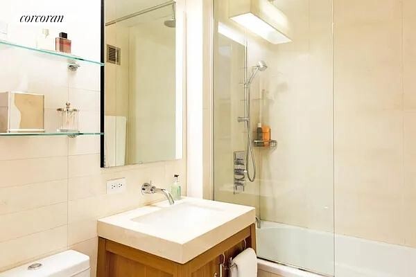 Building Photo - 88 Greenwich St