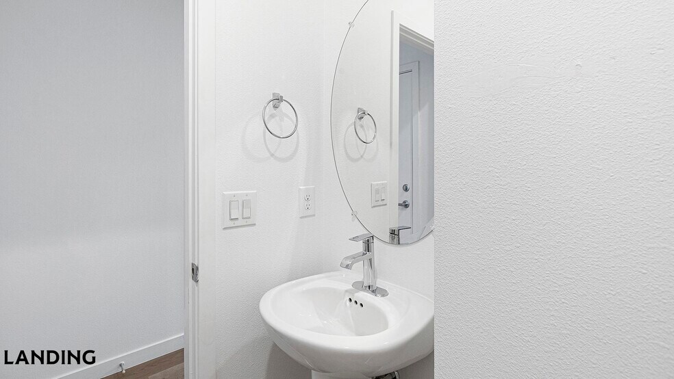 Building Photo - 2705 N Rancho Dr