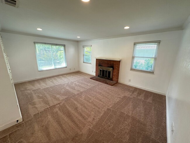 Building Photo - 2 Bed 1 Bath Single Family Home In Walnut ...