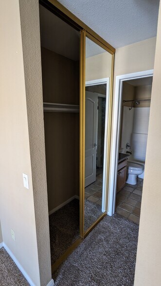 Building Photo - 7150 Shoreline Dr