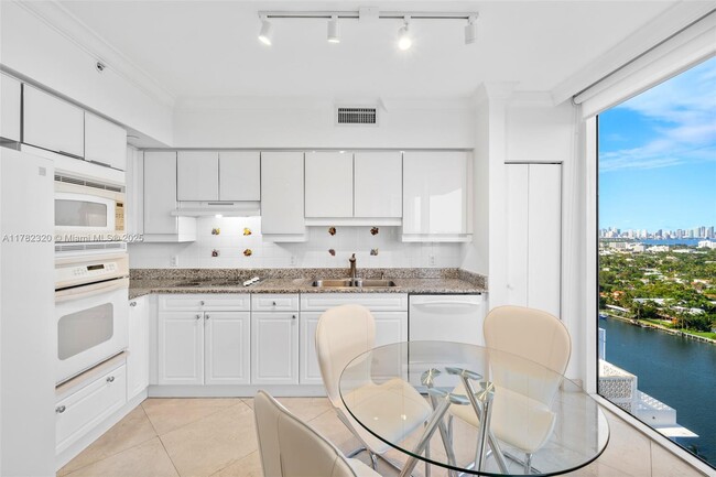 Building Photo - 4775 Collins Ave