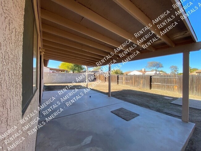 Building Photo - 1742 W Chardonnay Dr