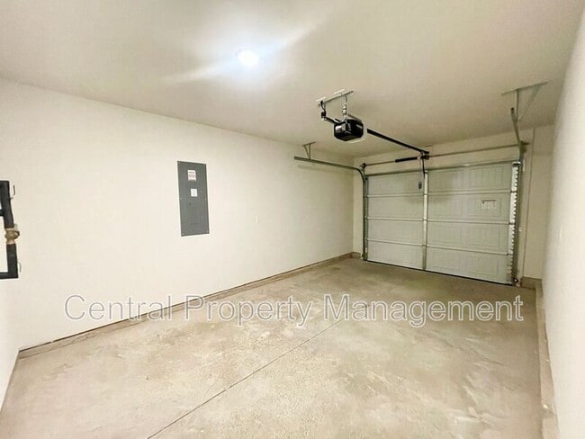 Building Photo - 123 Cillian St