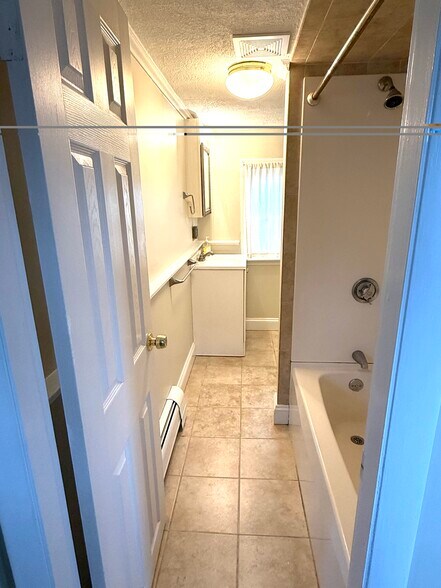 Building Photo - 10 Mall St