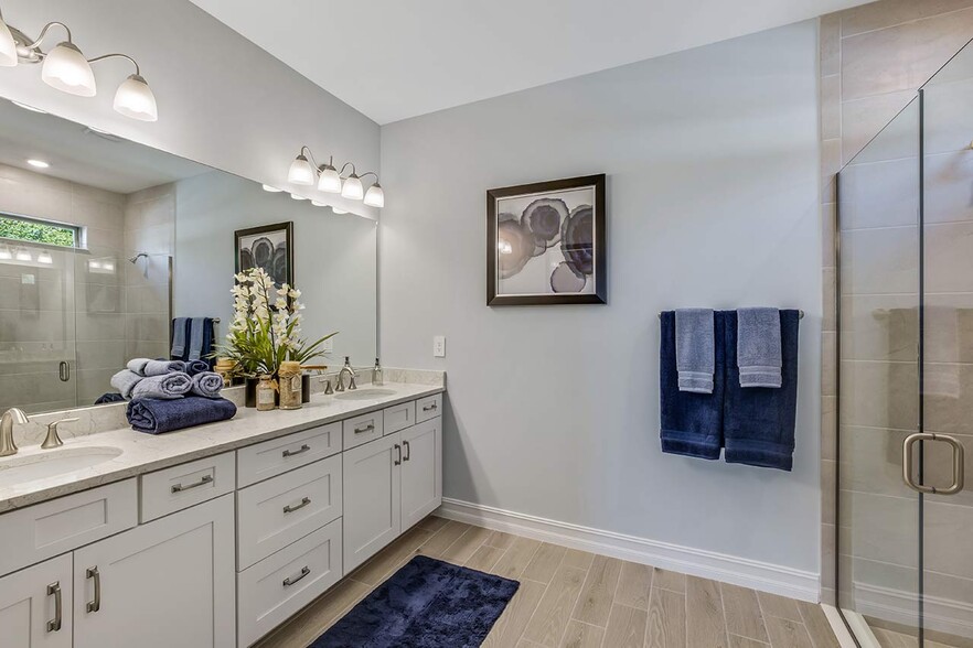 Primary bathroom - 748 Ravello Blvd