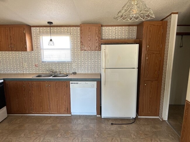 Building Photo - 3303 Sevilla Dr