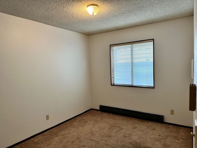 Building Photo - Spacious 2 Bedroom Ballard Apartment close...