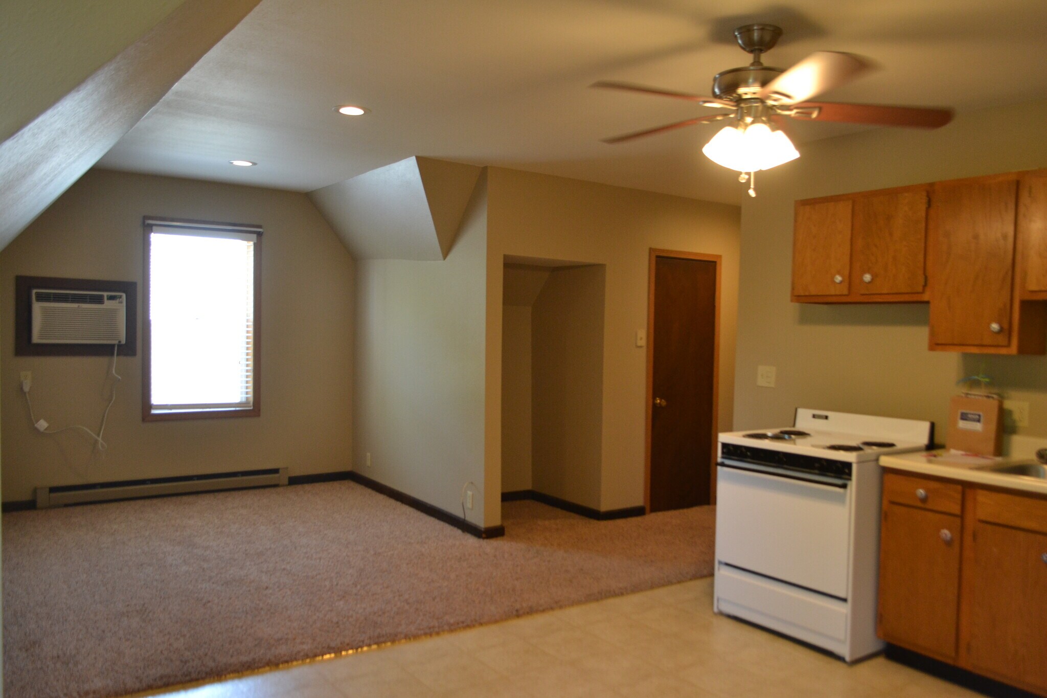 Building Photo - 601 S Osteopathy Ave
