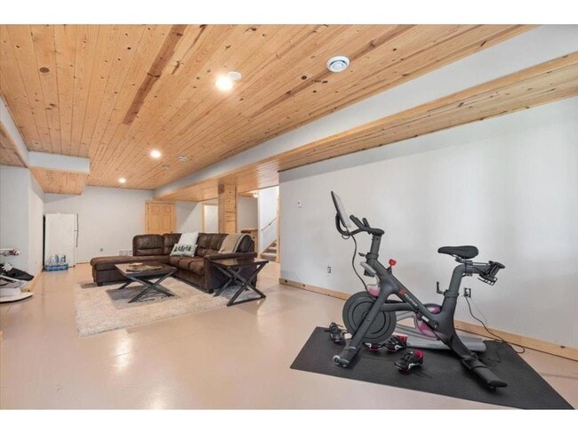 Building Photo - 11423 Fawn Lake Rd