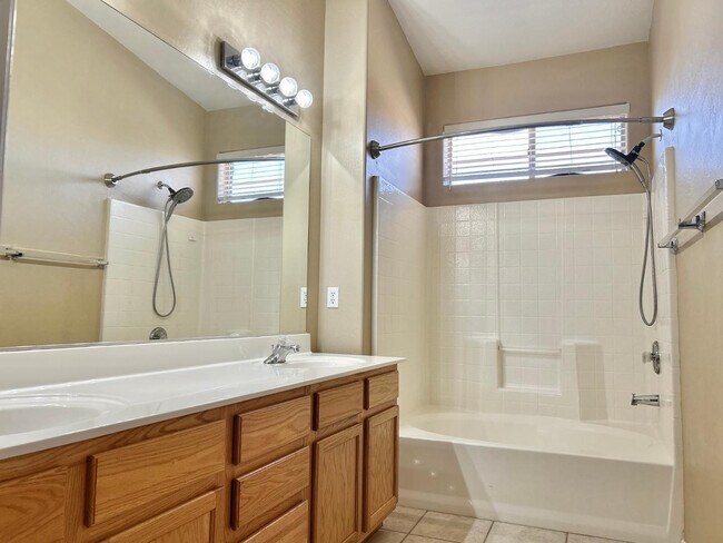 Building Photo - 6660 E Roland St