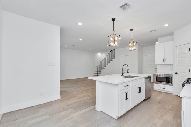 Building Photo - 2813 Drew St