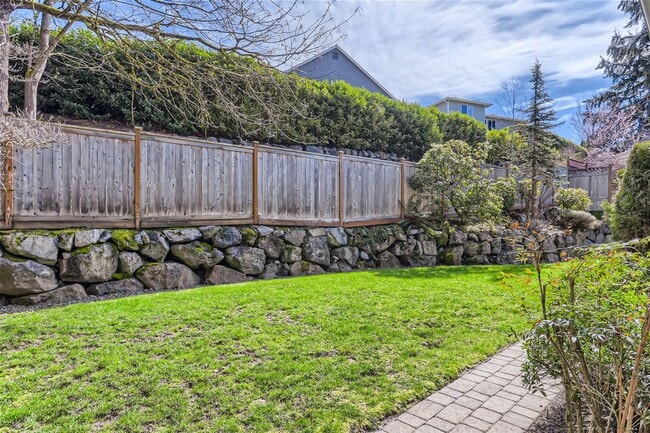 Building Photo - 4Bd/2.5Ba Redmond House