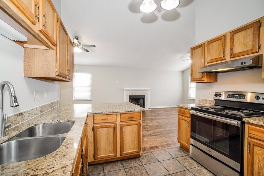 Building Photo - 3428 Oak Bend Blvd