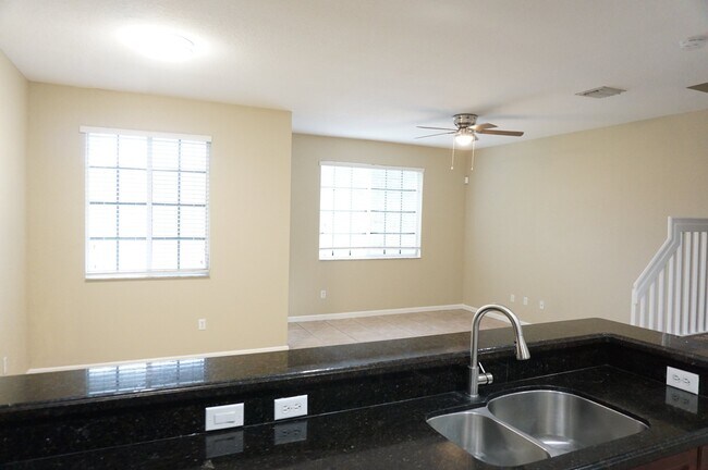 Building Photo - 2026 Nassau Dr