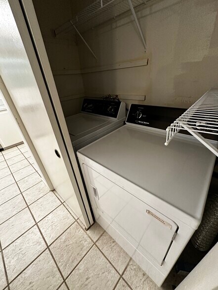 Building Photo - 515 16th Ave SE