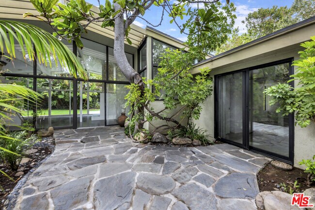 Building Photo - 30611 Las Estrellas Dr