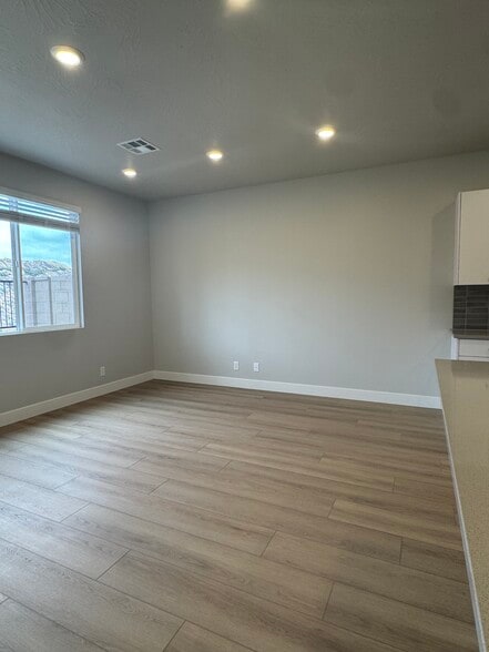 Building Photo - 3990 E Fossil Way