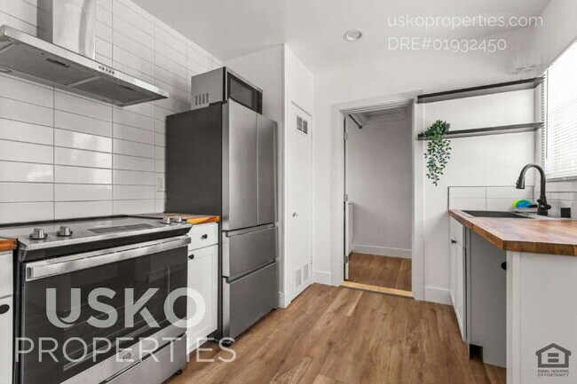 Building Photo - "Charming 4-Bed Retreat in the Heart of Sacramento - 1407 Sq Ft of Comfort!"