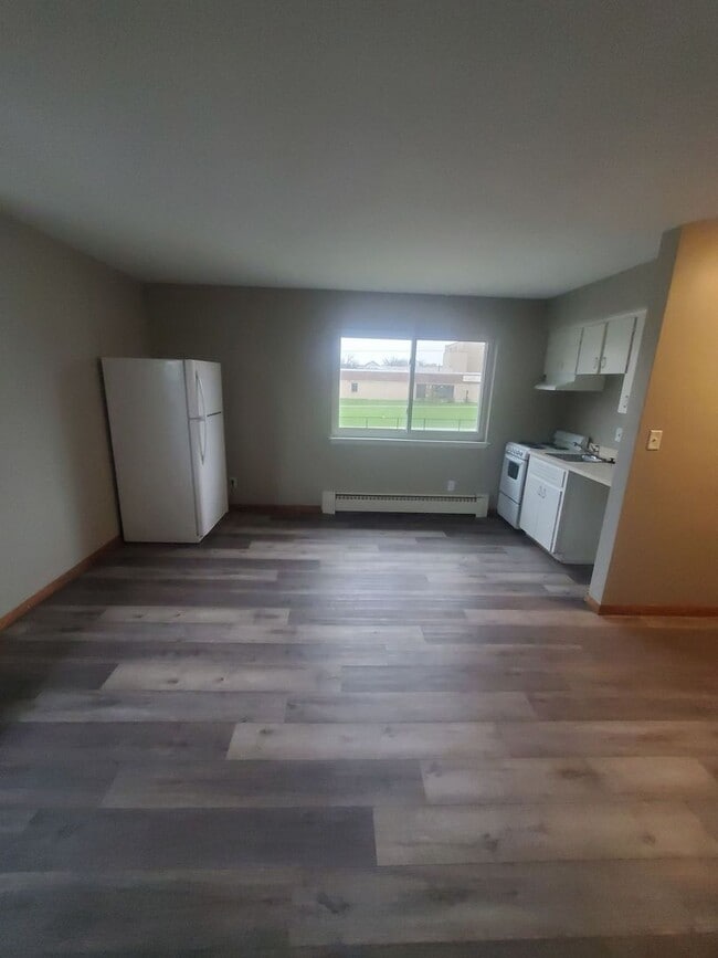 Building Photo - 327 Arlington St