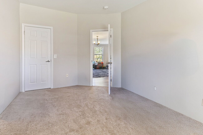 Building Photo - 214 Shipman's Pike