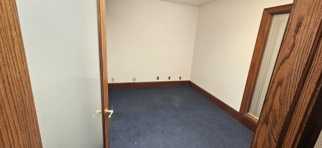 Building Photo - 502 Oak St