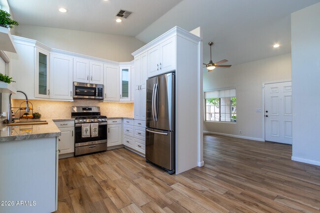 Building Photo - 3226 E Wahalla Ln