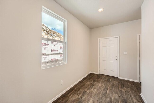 Building Photo - 141 Bluestem Dr