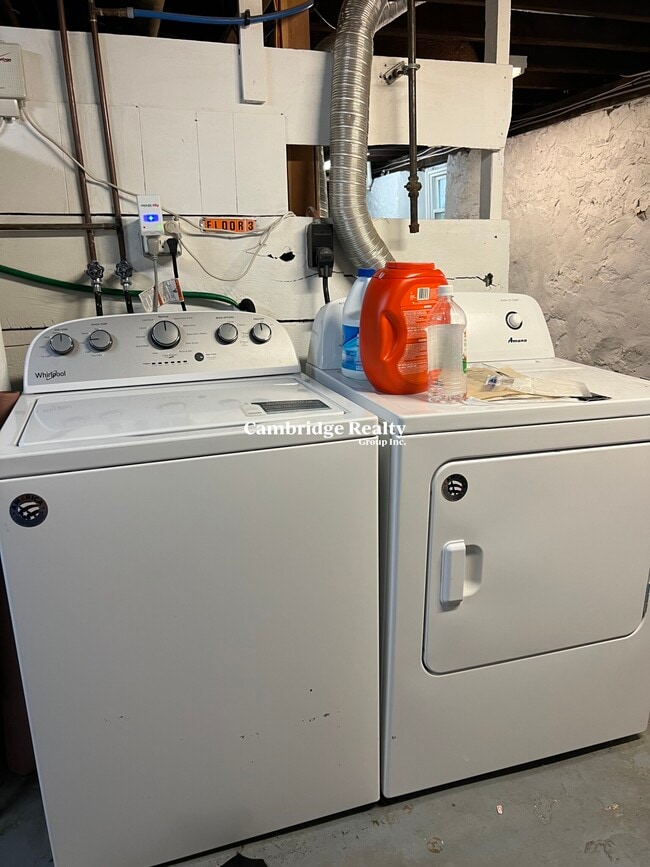 Building Photo - 204 Fellsway W