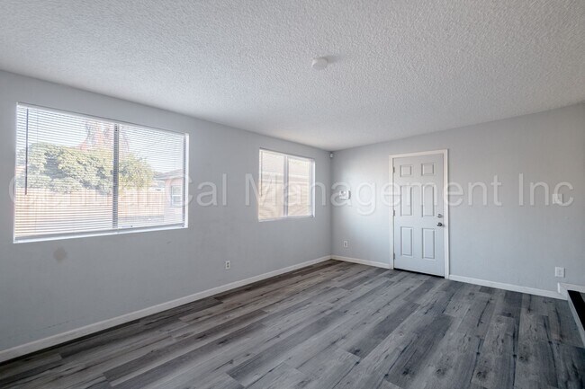 Building Photo - 2 Bedroom/1 Bath Home with Bonus Room  - $1650 per month!