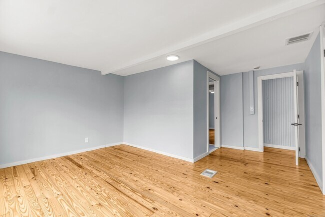 Building Photo - 155 Broadway