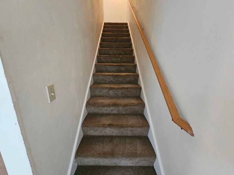 Building Photo - 1413 Jennifer Dr