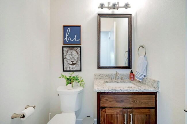 Building Photo - Spacious 4-Bed Oasis at this Canyon Lake Gem!