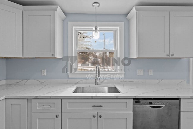 Building Photo - 24 Vernon Ave