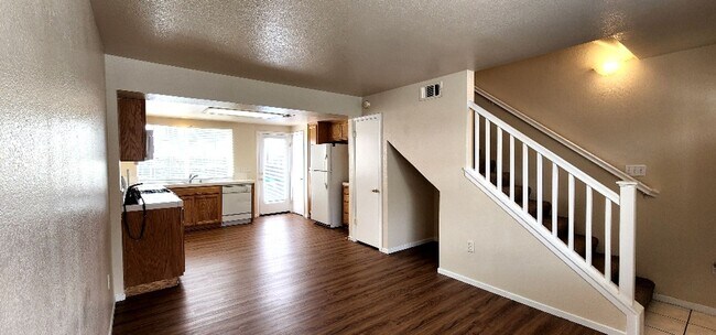 Building Photo - 809 Daniels Ave