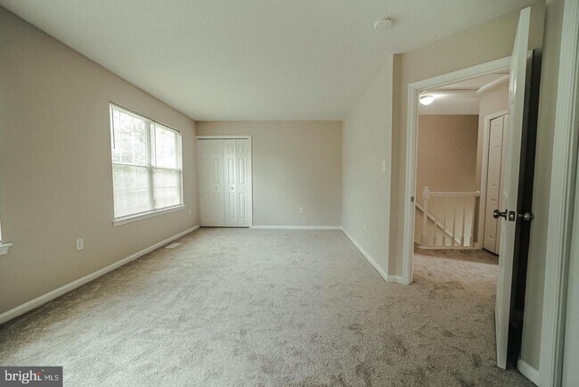 Building Photo - 5702 Cambridge Dr