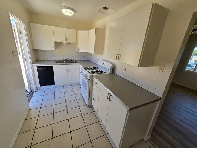 Building Photo - Clairemont  3br, 1 ba. Detached Home.