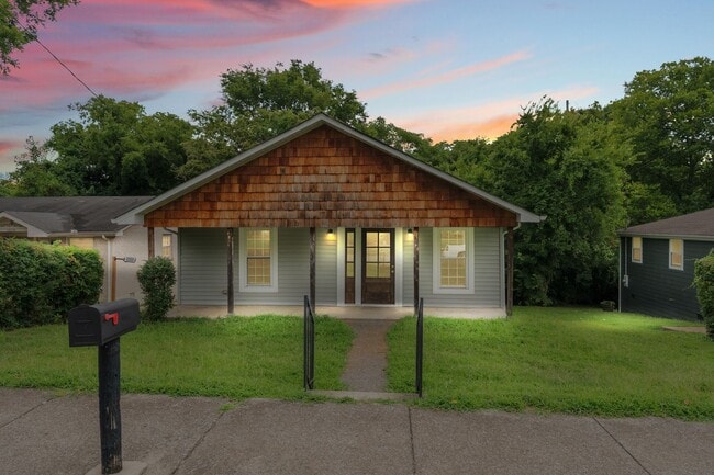 Building Photo - Charlotte Park/Nations bungalow home for r...