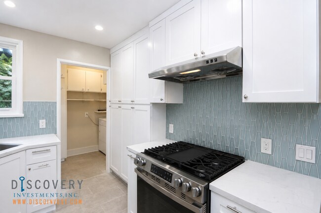 Building Photo - Charming Bungalow in the Montclair Hills