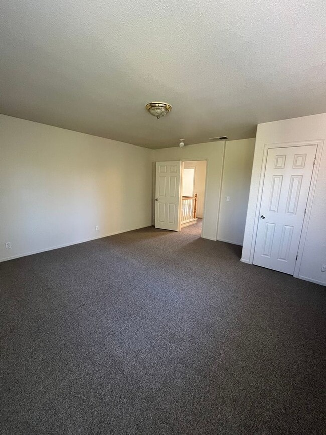 Building Photo - Large 5 Bedroom Home in Mace Ranch