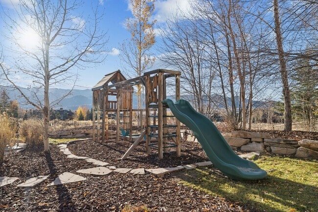 Building Photo - 6035 Mountain Ranch Dr